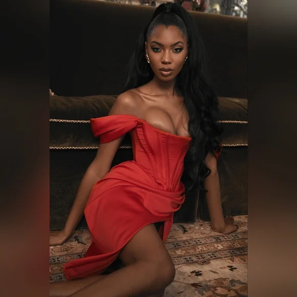 Red 'Loretta' House of CB-XS - Picture 2 of 14